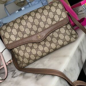 Aunthentic gucci crossbody